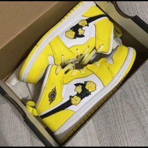 Like New Toddler Girls Jordan 1 Mid Sneakers